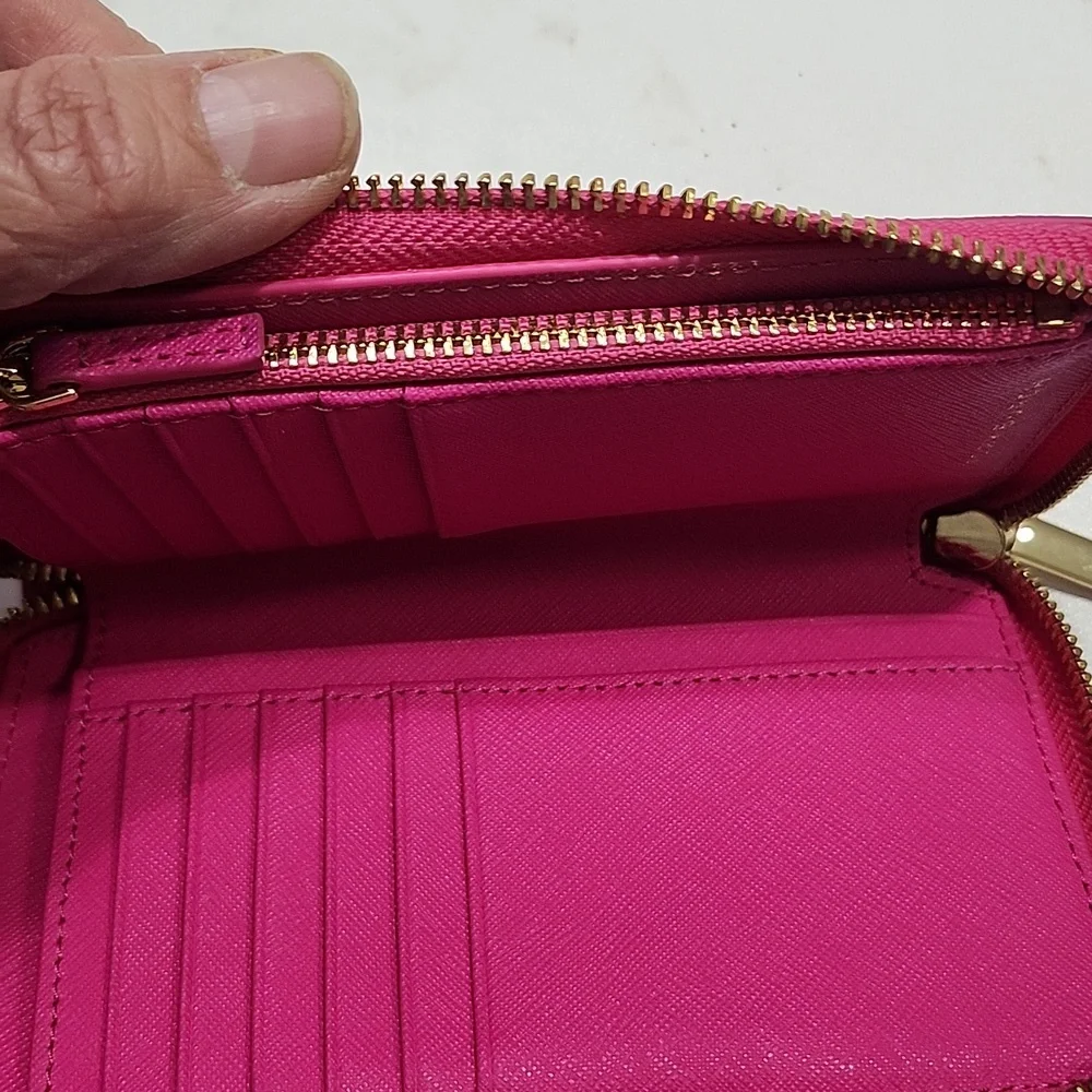 Tory Burch Emerson L-Zip Continental Wallet - Picture 7 of 8